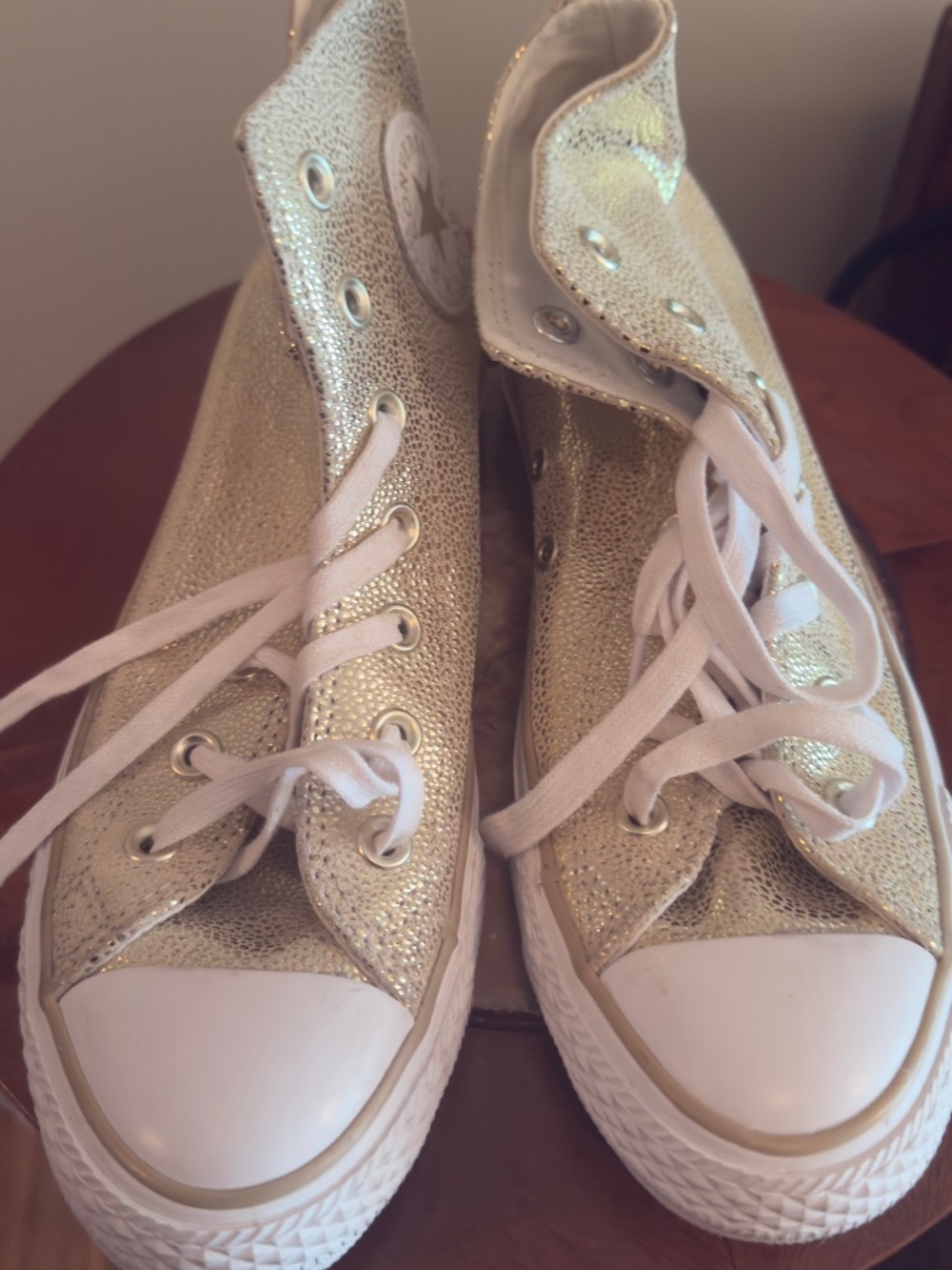 Converse Gold Women's shoe size US 8
